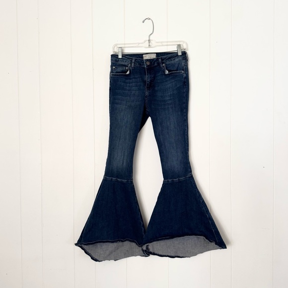 Free People Ruffle Flare Jeans Dark Blue Size 28 - Picture 4 of 9